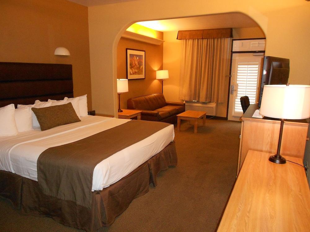 Quality Inn & Suites Phoenix Nw - Sun City Youngtown Esterno foto