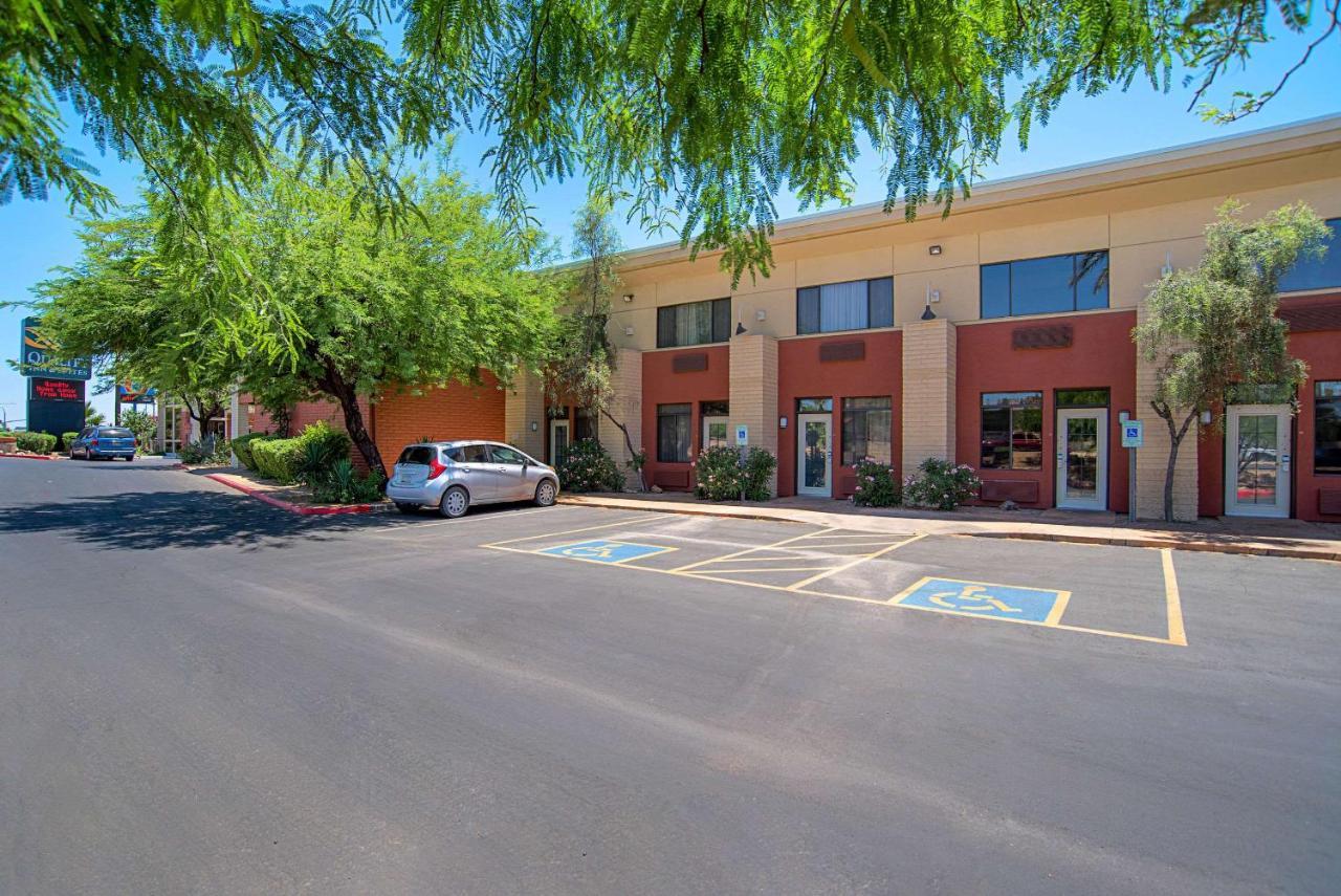 Quality Inn & Suites Phoenix Nw - Sun City Youngtown Esterno foto