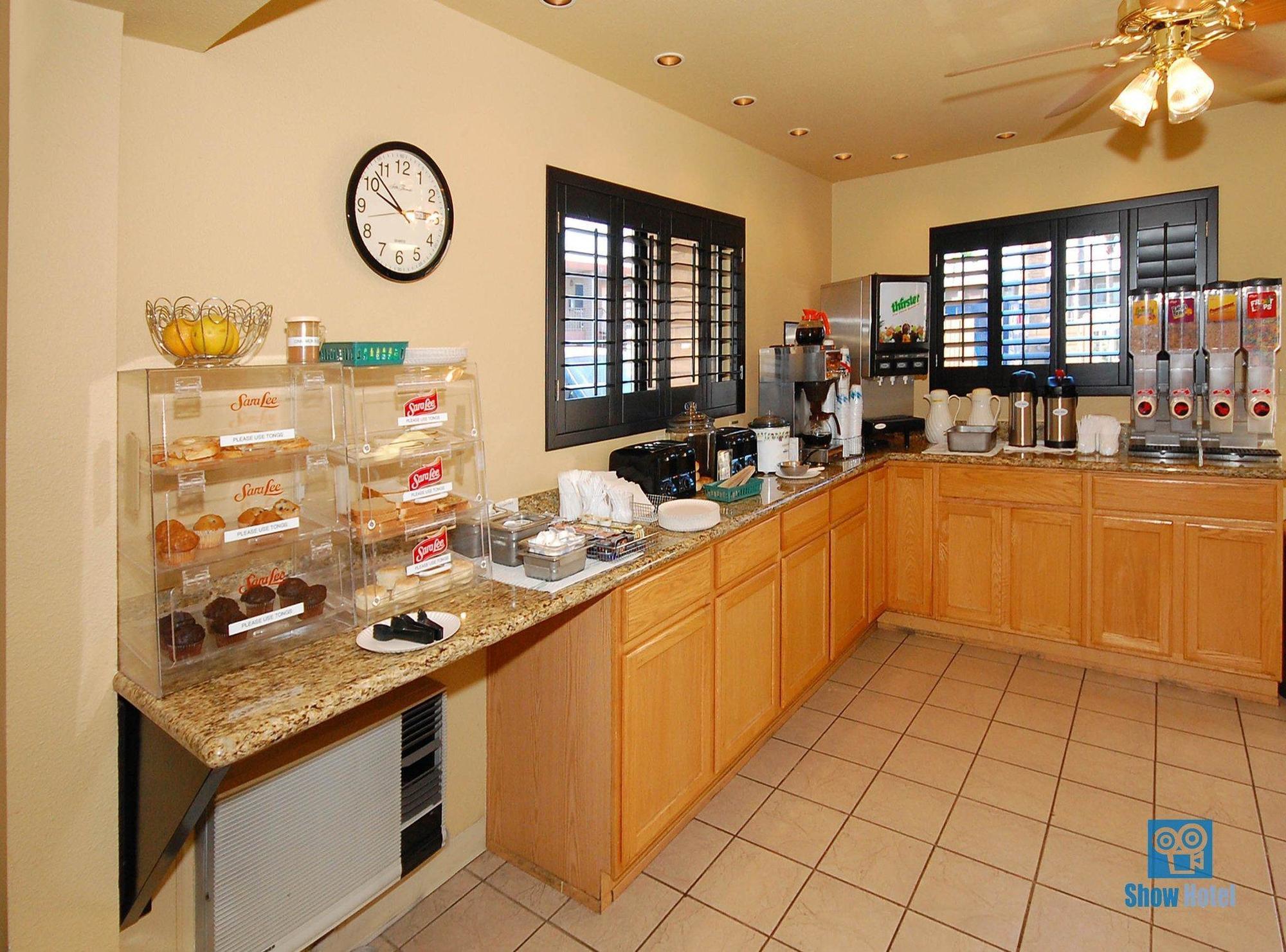 Quality Inn & Suites Phoenix Nw - Sun City Youngtown Esterno foto