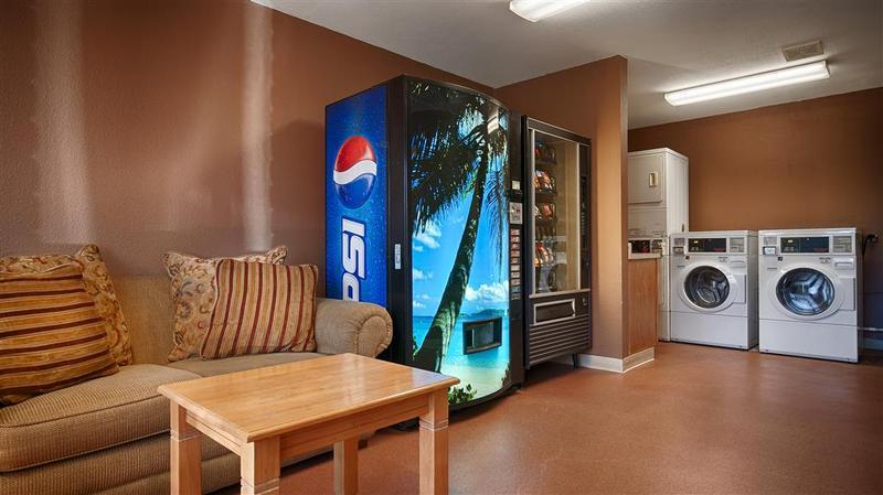 Quality Inn & Suites Phoenix Nw - Sun City Youngtown Esterno foto
