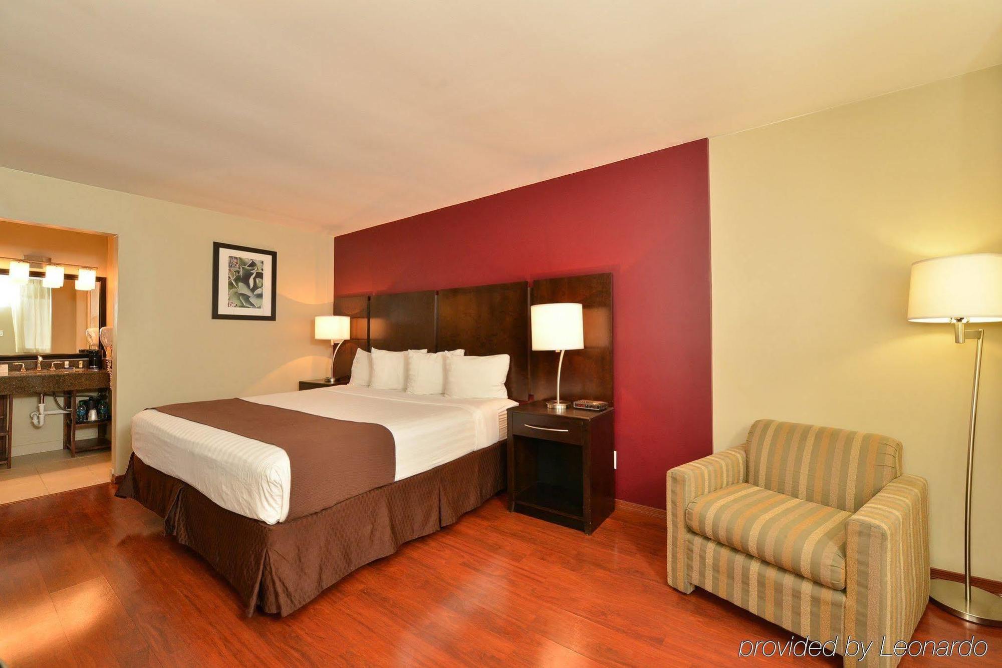 Quality Inn & Suites Phoenix Nw - Sun City Youngtown Esterno foto