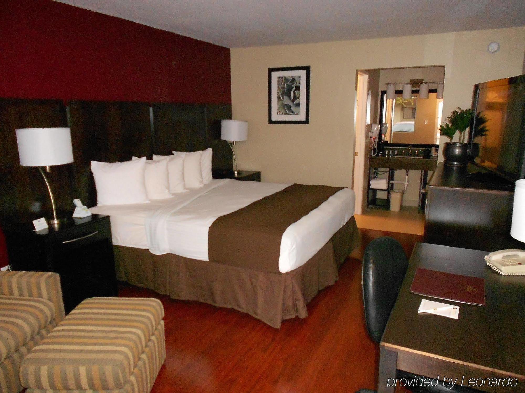 Quality Inn & Suites Phoenix Nw - Sun City Youngtown Esterno foto