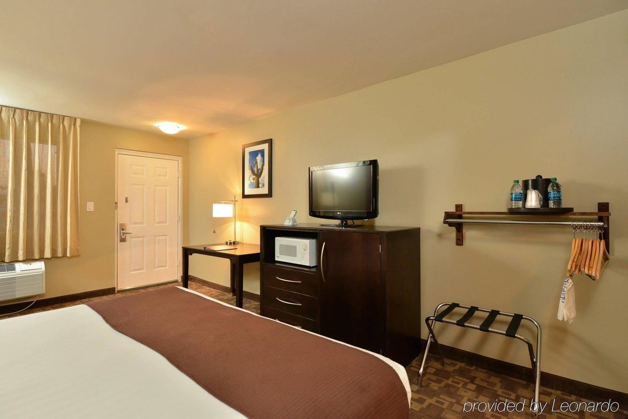 Quality Inn & Suites Phoenix Nw - Sun City Youngtown Esterno foto