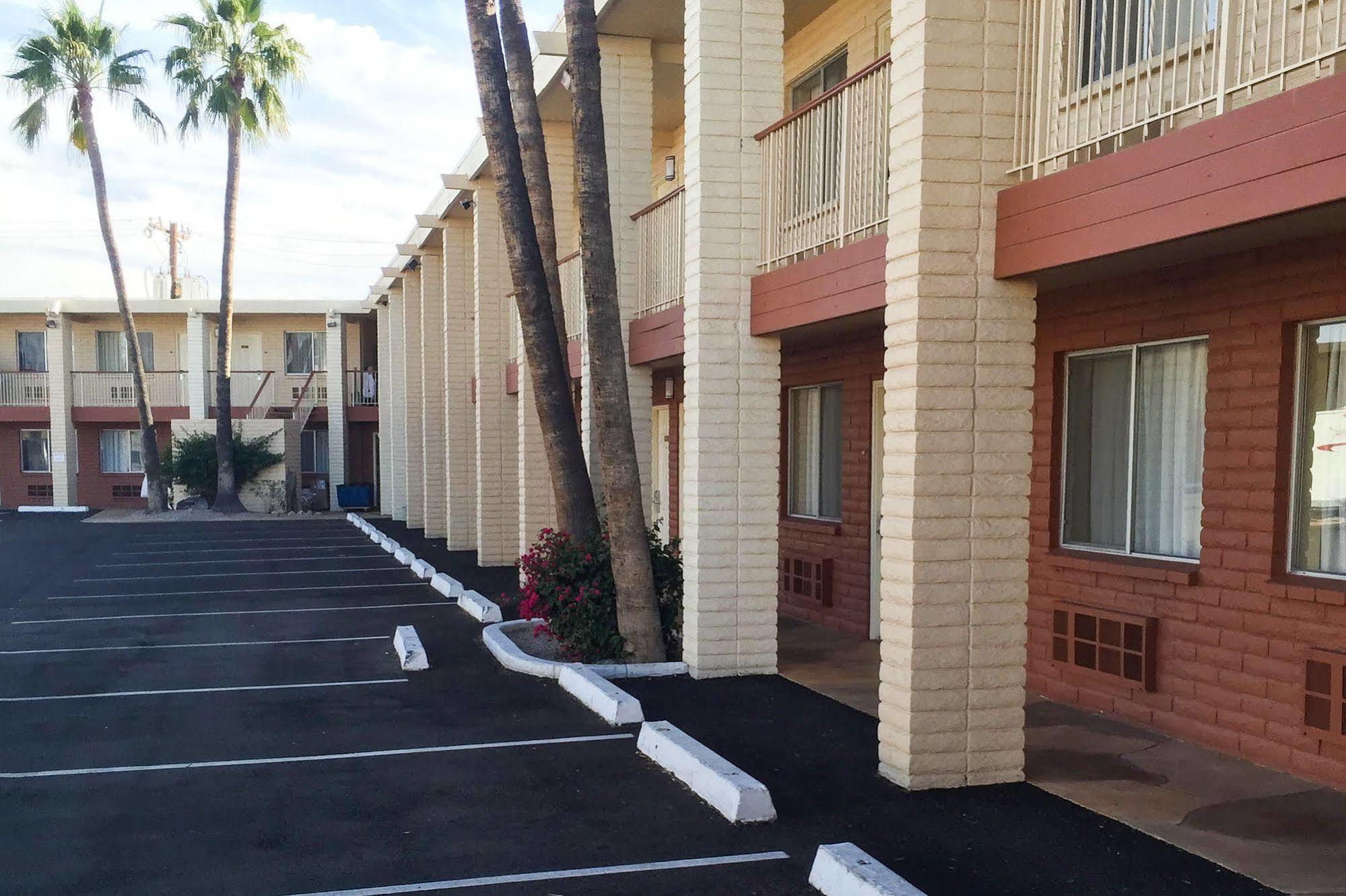 Quality Inn & Suites Phoenix Nw - Sun City Youngtown Esterno foto