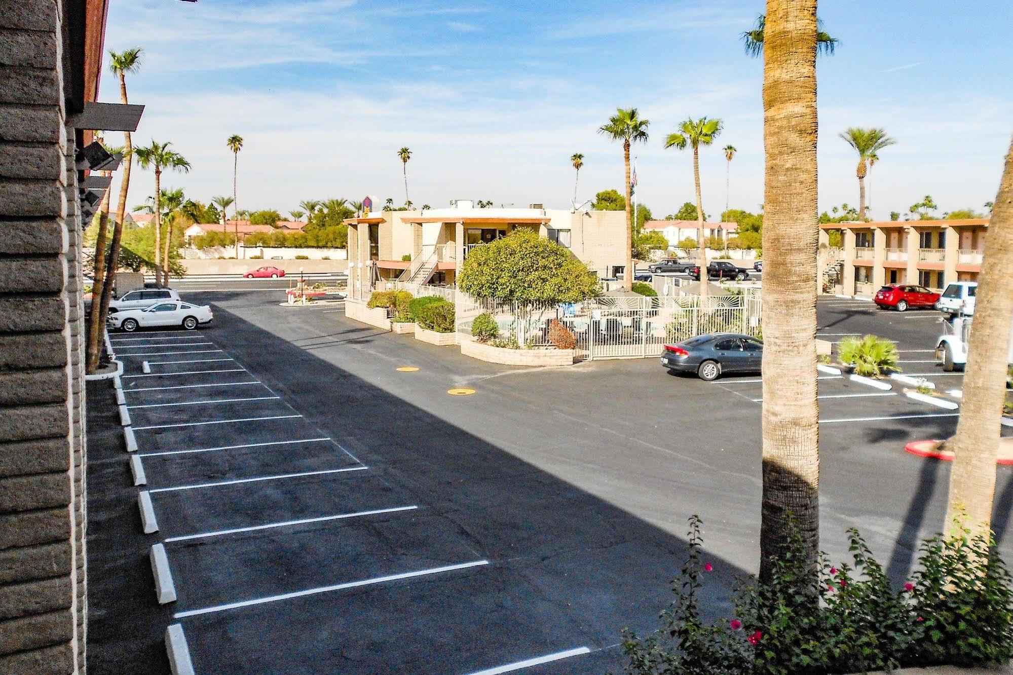 Quality Inn & Suites Phoenix Nw - Sun City Youngtown Esterno foto