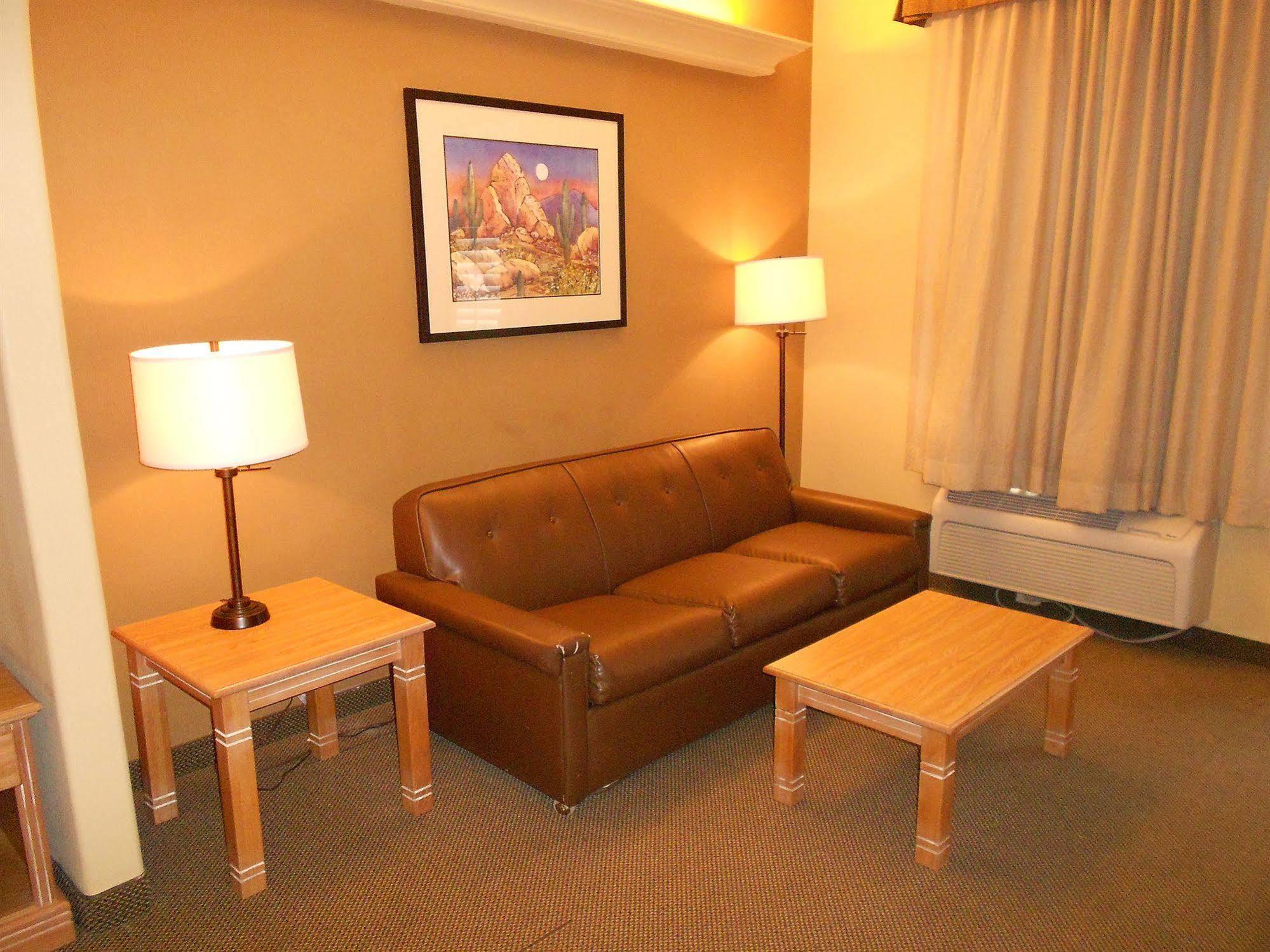 Quality Inn & Suites Phoenix Nw - Sun City Youngtown Esterno foto