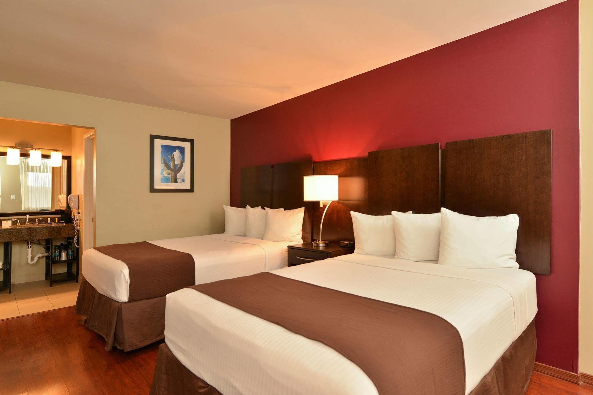 Quality Inn & Suites Phoenix Nw - Sun City Youngtown Esterno foto