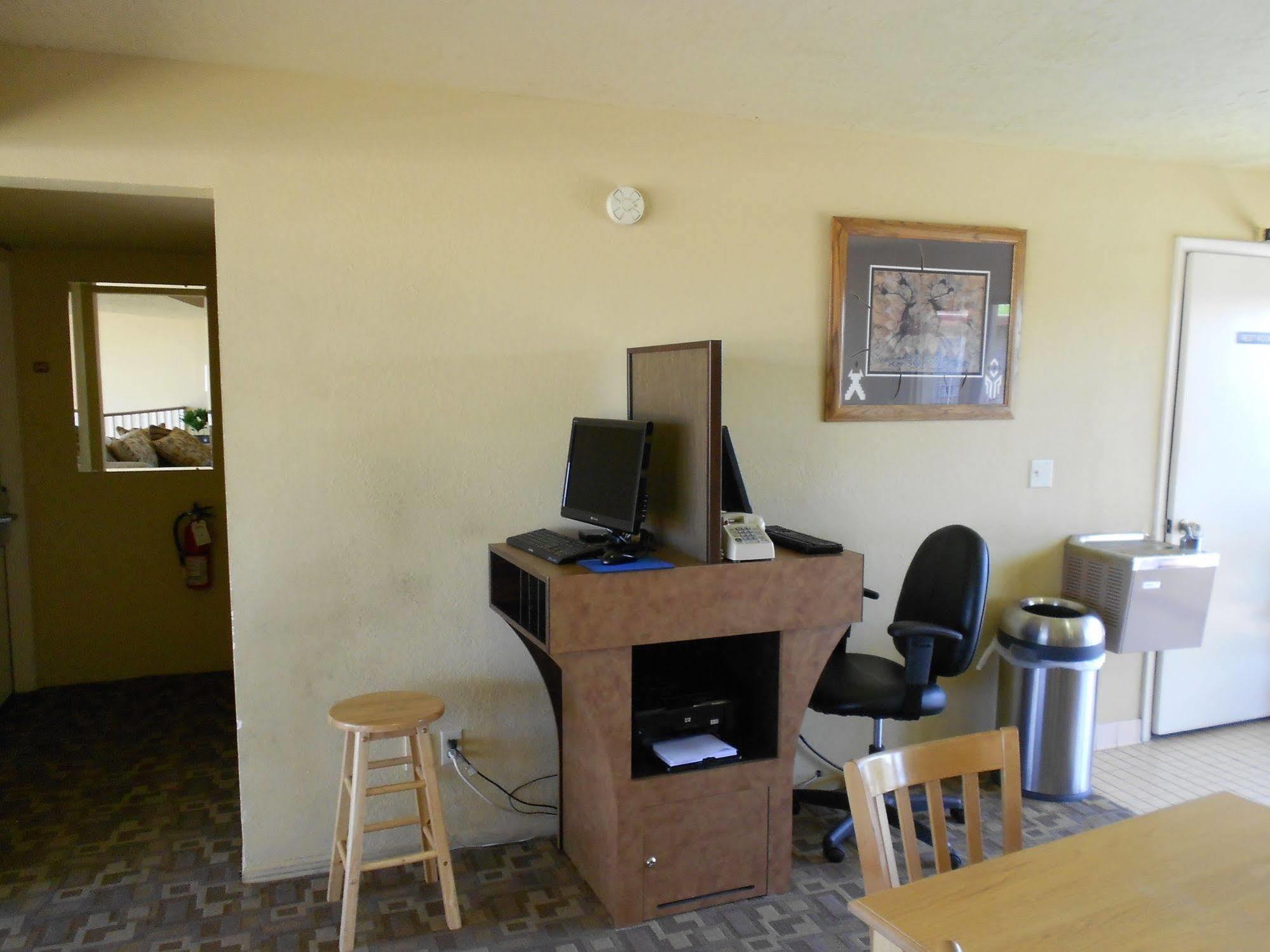 Quality Inn & Suites Phoenix Nw - Sun City Youngtown Esterno foto