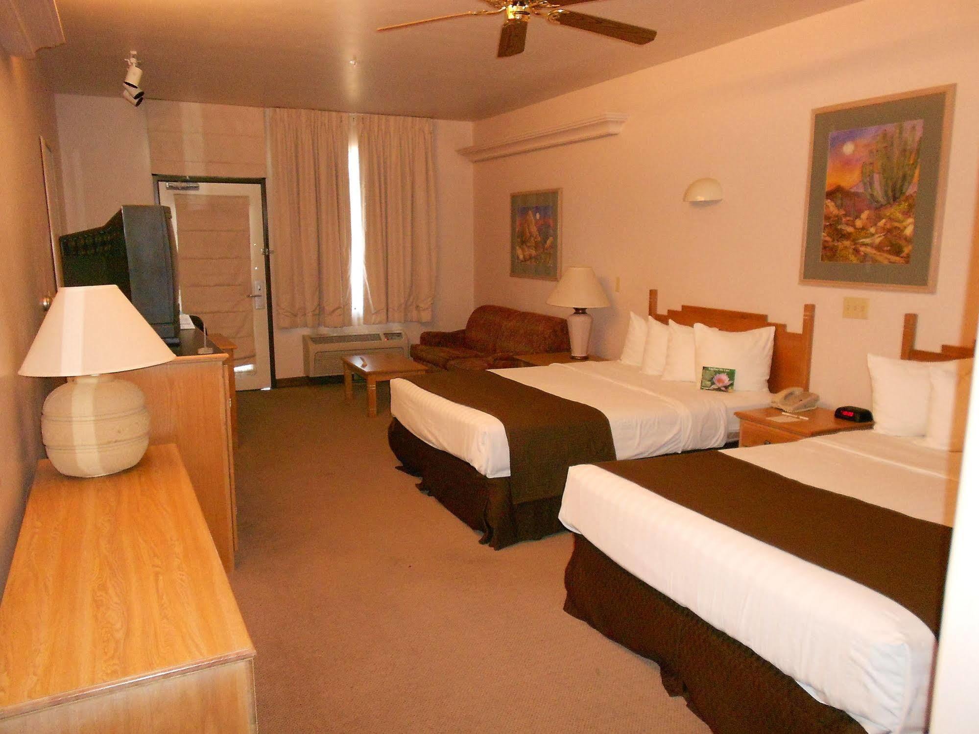 Quality Inn & Suites Phoenix Nw - Sun City Youngtown Esterno foto