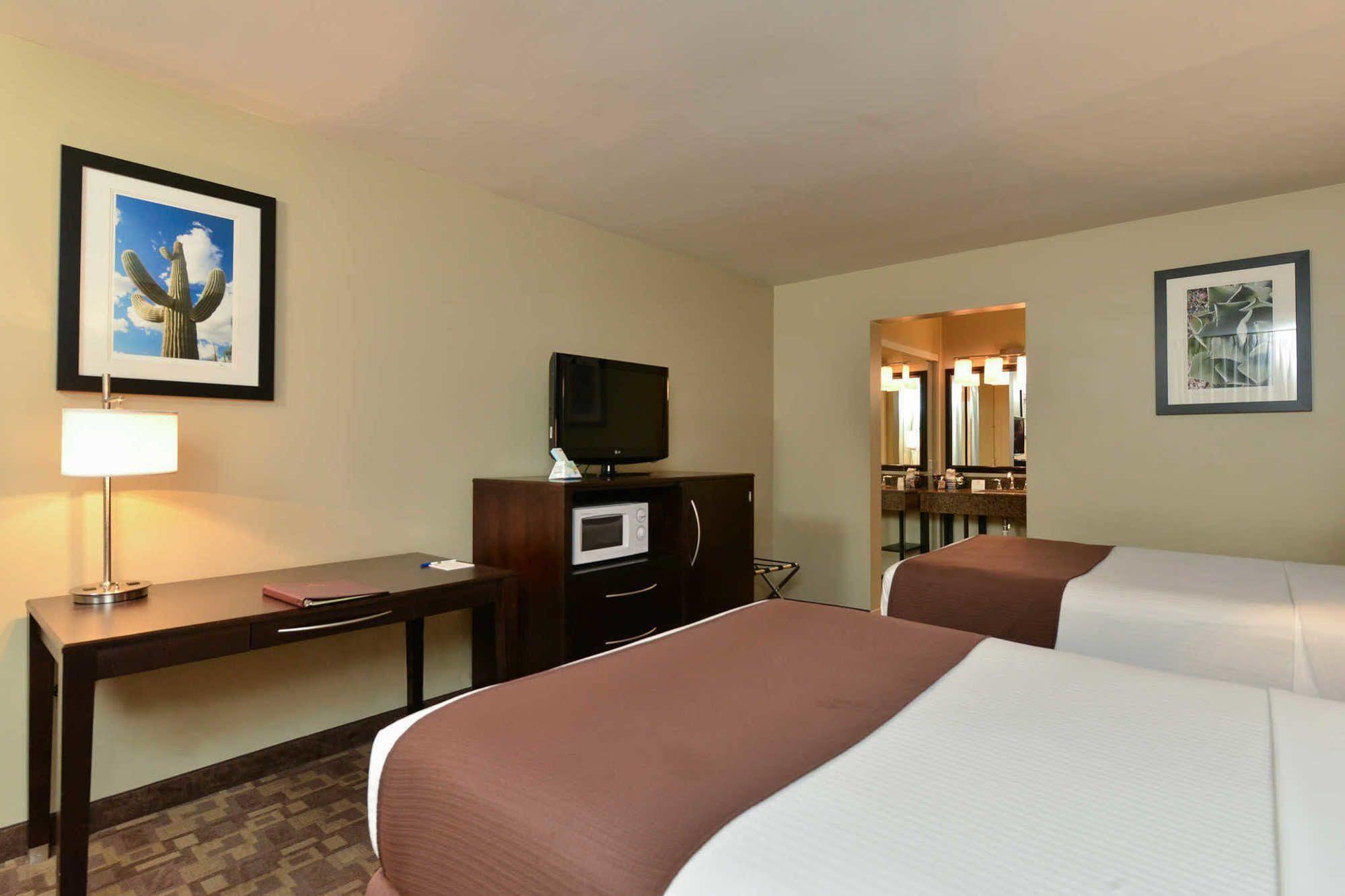 Quality Inn & Suites Phoenix Nw - Sun City Youngtown Esterno foto