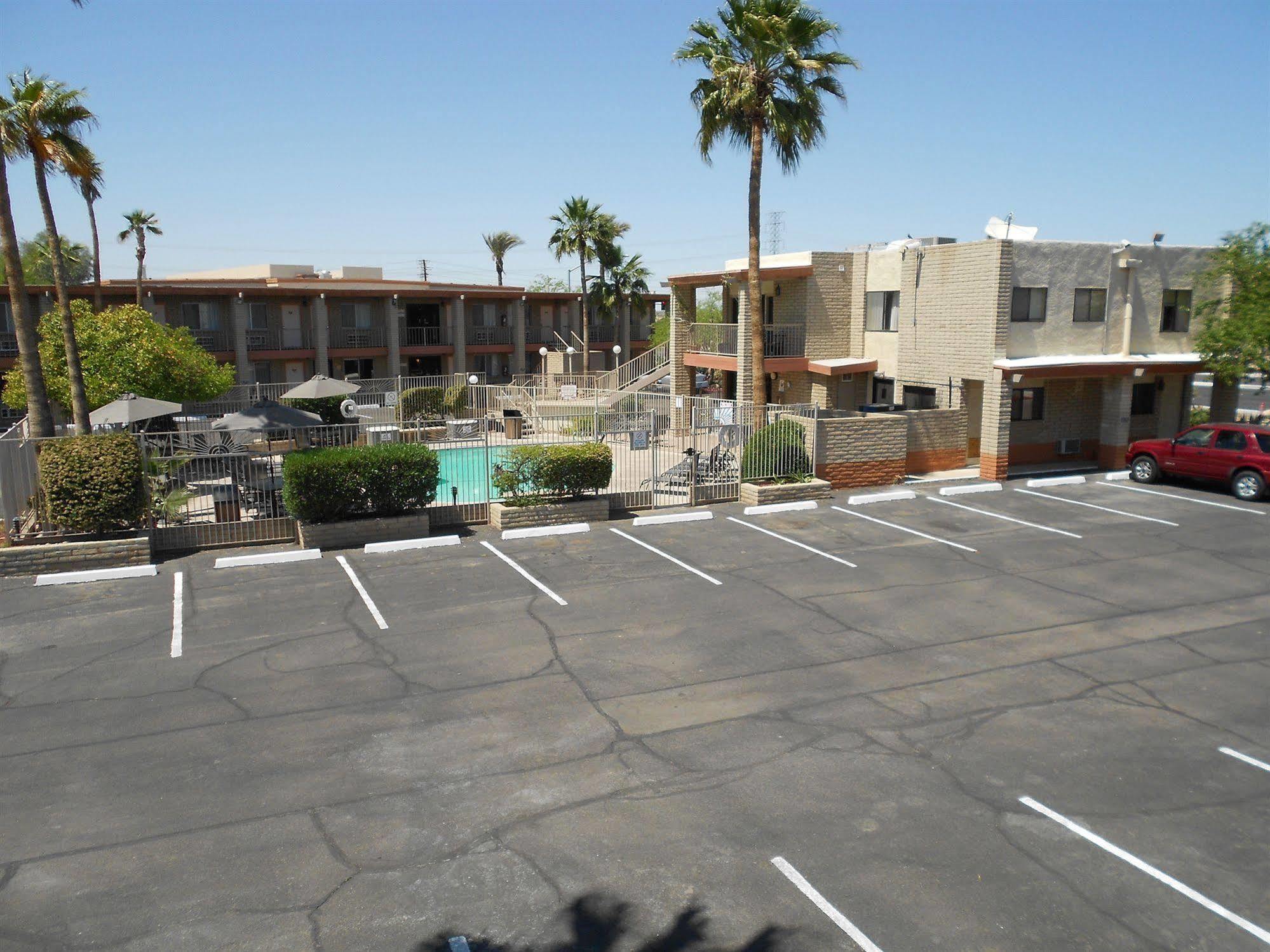 Quality Inn & Suites Phoenix Nw - Sun City Youngtown Esterno foto