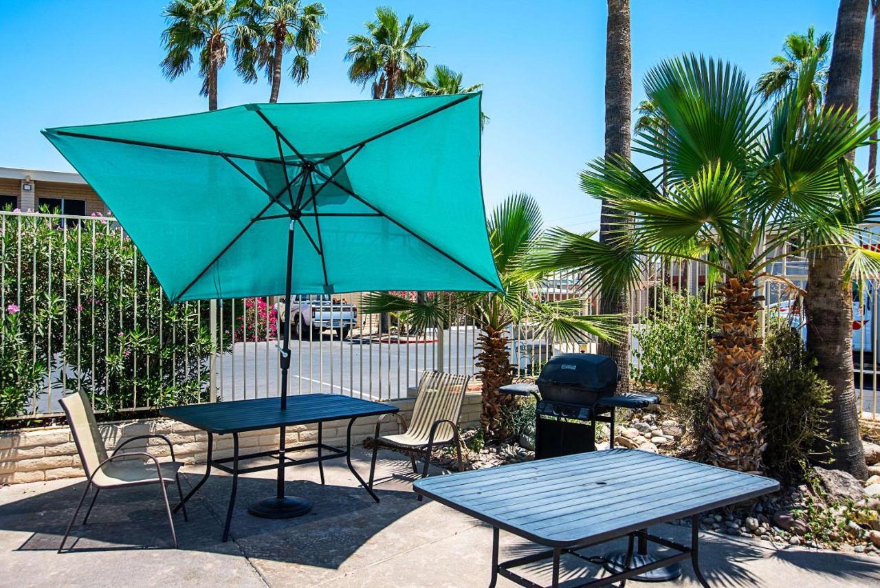 Quality Inn & Suites Phoenix Nw - Sun City Youngtown Esterno foto