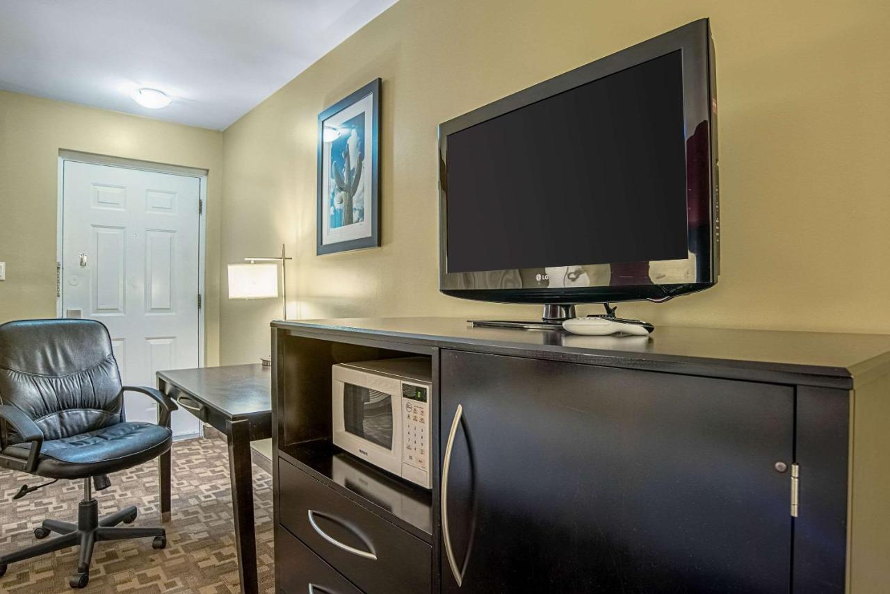 Quality Inn & Suites Phoenix Nw - Sun City Youngtown Esterno foto