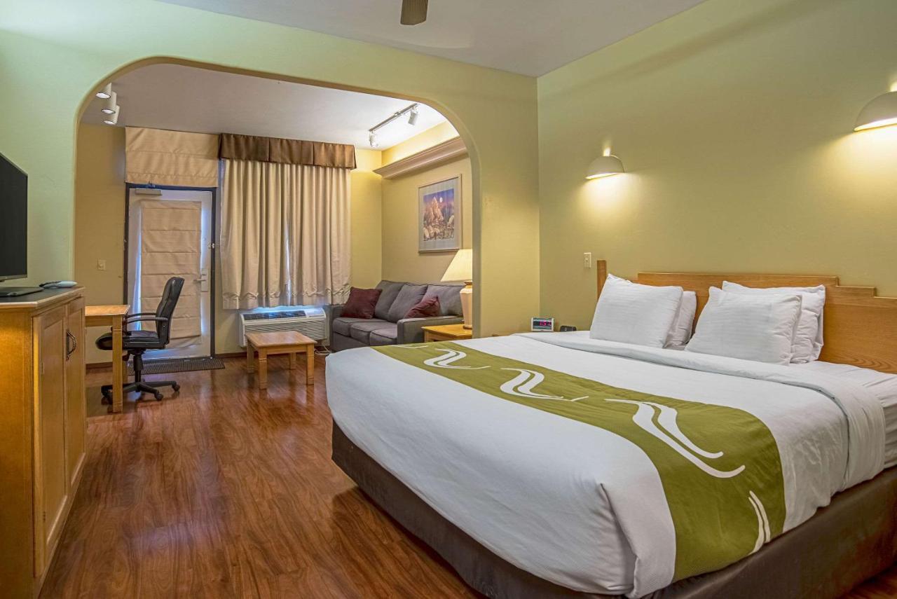 Quality Inn & Suites Phoenix Nw - Sun City Youngtown Esterno foto
