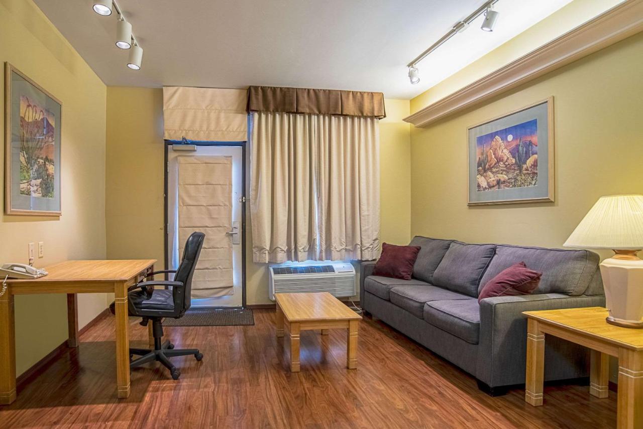 Quality Inn & Suites Phoenix Nw - Sun City Youngtown Esterno foto