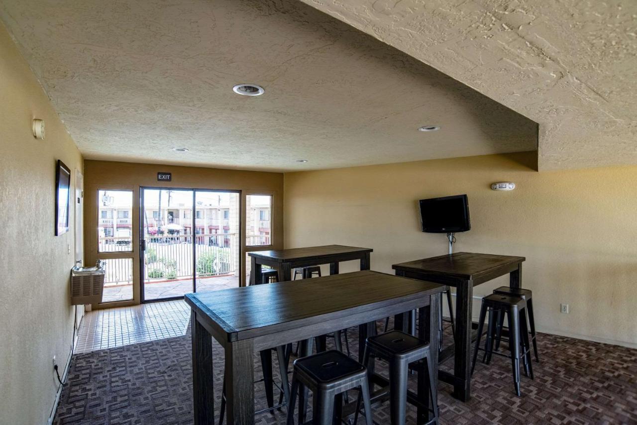 Quality Inn & Suites Phoenix Nw - Sun City Youngtown Esterno foto