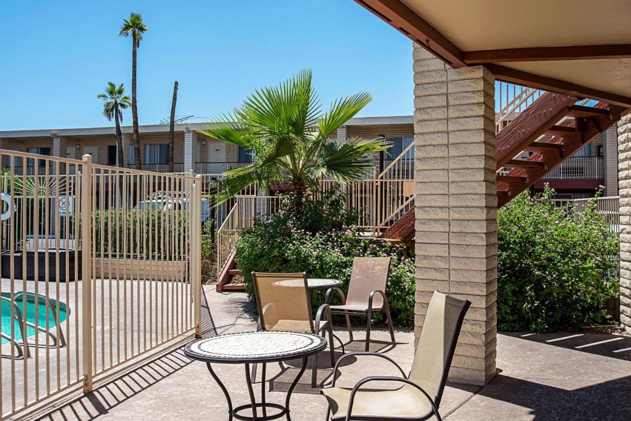 Quality Inn & Suites Phoenix Nw - Sun City Youngtown Esterno foto