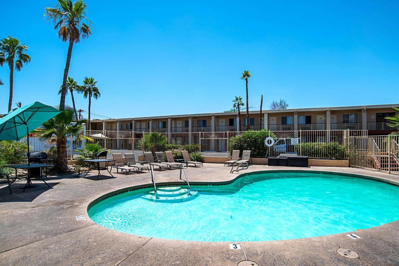 Quality Inn & Suites Phoenix Nw - Sun City Youngtown Esterno foto