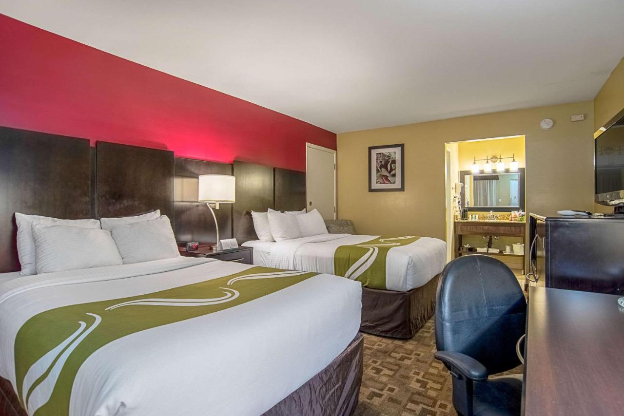 Quality Inn & Suites Phoenix Nw - Sun City Youngtown Esterno foto