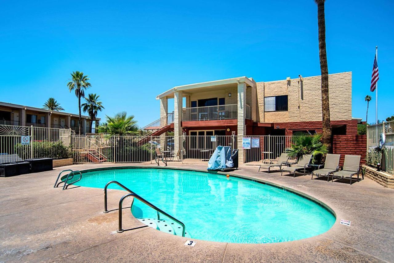Quality Inn & Suites Phoenix Nw - Sun City Youngtown Esterno foto