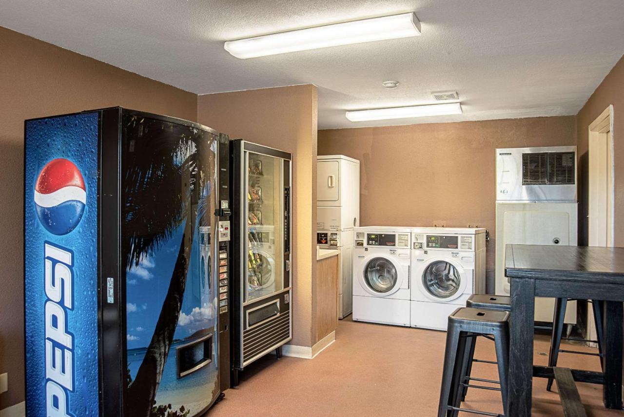 Quality Inn & Suites Phoenix Nw - Sun City Youngtown Esterno foto